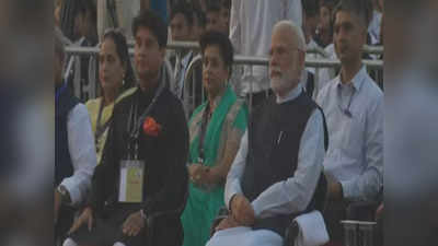 PM Modi Gwalior Visit: चुनावी साल में पीएम मोदी ने जमकर की सिंधिया परिवार की तारीफ, बताया क्या है ज्योतिरादित्य से रिश्तेदारी