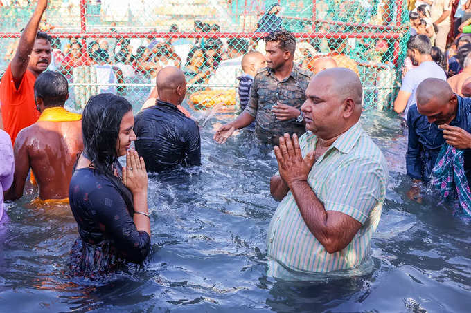 తిరుమల నవరాత్రి బ్రహ్మోత్సవాలు.. శ్రీవారికి వైభవంగా చక్రస్నానం