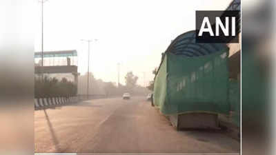 दिल्ली के लक्ष्मीनगर इलाके में क्रेन की टक्कर से फुटओवर ब्रिज का हिस्सा गिरा, कोई हताहत नहीं