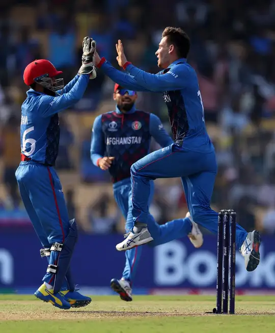 पाकिस्तान को 8 विकेट से हराया