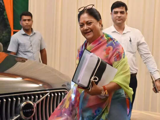 पोस्टरों से गायब रहीं वसुंधरा पोस्टरों से गायब रहीं वसुंधरा