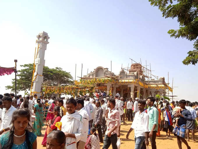 Hiriyur Sri Ranganatha Swamy Ambiganothsava - devotees offer replicas of snake, scorpion and centipedes in the form of ex voto