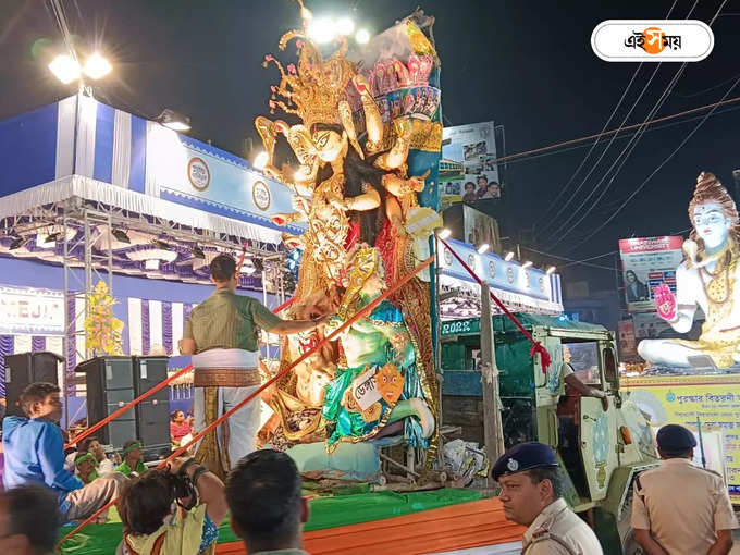 ​ব্যারাকপুর লালকুঠি থেকে চিড়িয়া মোড় পর্যন্ত এই কার্নিভ্যালের আয়োজন​