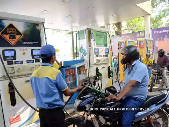 Petrol-Diesel Price: कच्चे तेल के भाव में उछाल जारी, क्या आपके शहर में बढ़ गए पेट्रोल-डीजल के दाम?