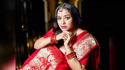 Sohini Sarkar: লাল শাড়ির সাজে মোহময়ী অবতারে সোহিনী সরকার! চোখের মায়ায় মন খোয়ালেন অনুরাগীরা