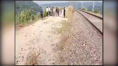 हजारीबाग में पैसेंजर ट्रेन और ट्रैक्टर के बीच टक्कर में 3 लोगों की मौत और 5 घायल, मृतकों में एक महिला भी शामिल