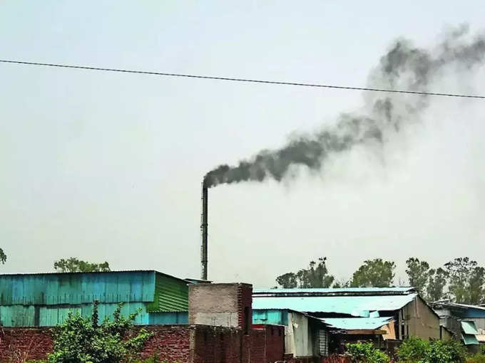 करवाचौथ पर हुई आतिशबाजी और पराली के धुएं ने बढ़ाया प्रदूषण