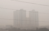 सुबह तो हुई फिर भी अंधेरा, गाड़ियों को जलानी पड़ रही फॉग लाइट, प्रदूषण ने दिल्ली का क्या हाल कर दिया