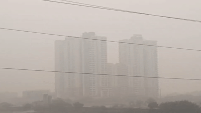AQI@504: दिल्ली में जहरीली हवा के साथ हुई सुबह, आसमान में धुंध की चादर, GRAP-4 का काउंटडाउन