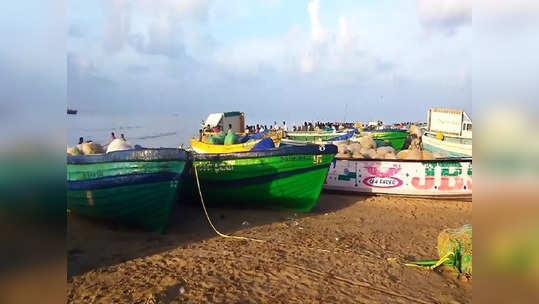 நாகை மீனவர்கள் மீது இலங்கை கடற்கொள்ளையர்கள்  தாக்குதல்