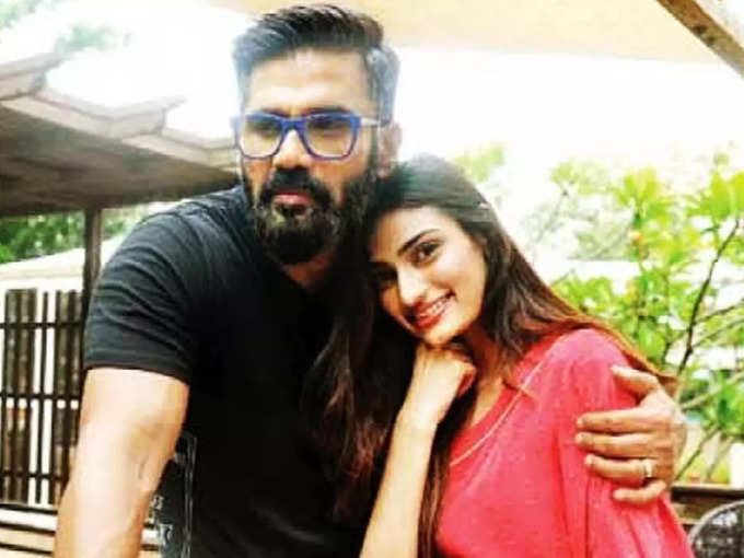 suniel shetty with athiya