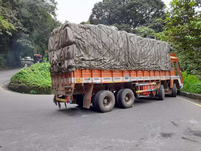 Thamarassery Churam Lorry Stuck