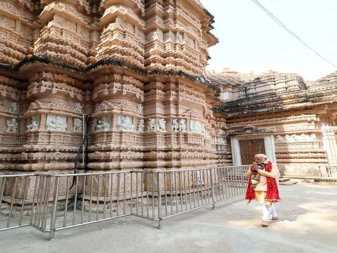 ​​ఛత్తీస్‌గఢ్‌ డోంగర్‌ఘర్‌లో మా బమలేశ్వరి ఆలయాన్ని సందర్శించిన మోదీ