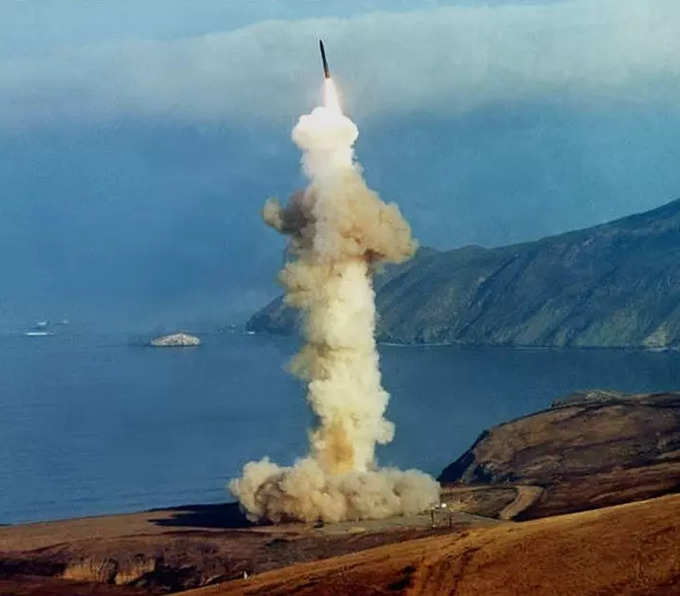 मिनटमैन III मिसाइल- अमेरिका