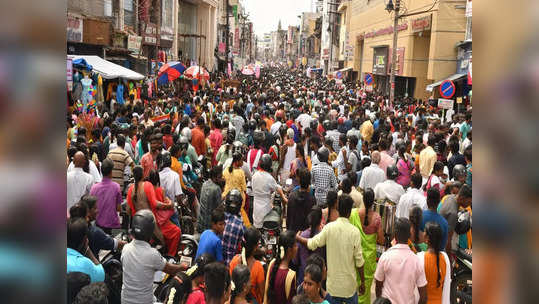 மதுரை நான்கு மாசி வீதிகளில் களைகட்டும் தீபாவளி பர்ச்சேஸ்! குடும்பம் குடும்பமாக அலைமோதும் மக்கள் கூட்டம்!