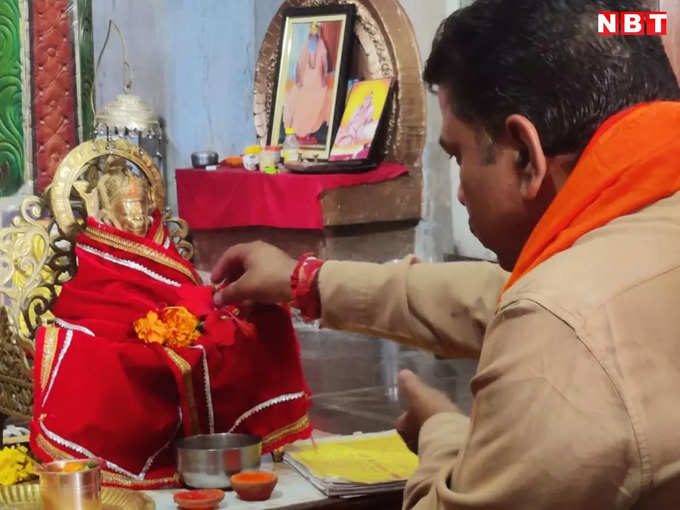 नारायणपुर बीजेपी उम्मीदवार केदार कश्यप ने वोटिंग से पहले की पूजा