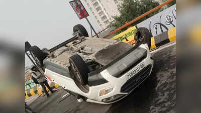 गाजियाबाद में टैंकर से टकराकर पूरी तरह से पलट गई गाड़ी, कई लोगों की हालत गंभीर