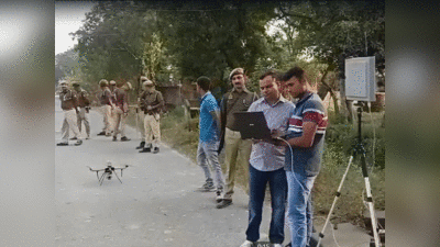प्रतापगढ़: गांव-गांव जाकर पुलिस ने किया 700 अपराधियों का वेरिफिकेशन, ड्रोन से पहचाने घरों के रास्‍ते