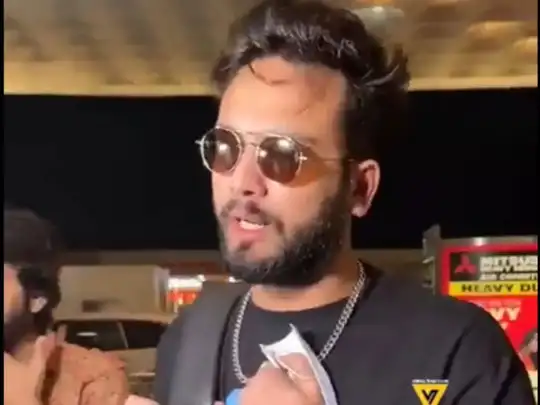 एल्विश यादव को पुलिस थाने में ३ घंटे में पूछे गए 4० सवालों ने इन 1० सवालों से बचाया