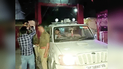 विधायक लिखी गाड़ी से देर रात कानपुर जेल लाया गया अपराधी कौन है? मुंह छिपाते हुए पुलिसवालों ने कराई एंट्री