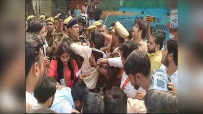 कानपुर: पुतला दहन करने से रोका तो भिड़े ABVP के छात्र, पुलिस पर लाठीचार्ज करने का लगाया आरोप