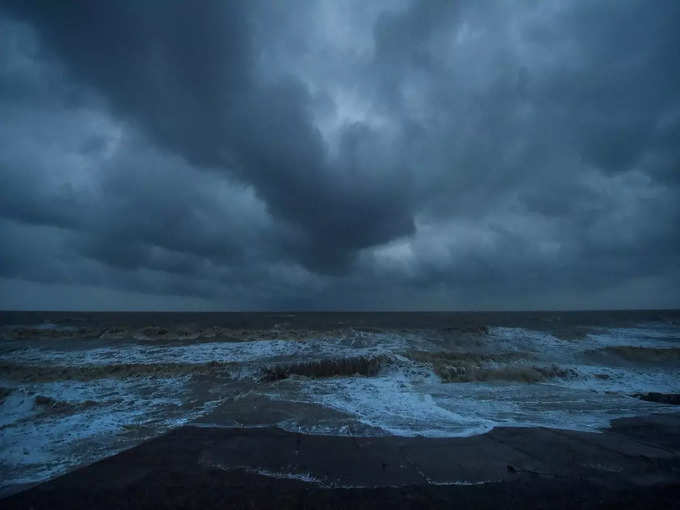 rain cloud above sea