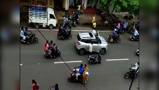 புதுச்சேரியில் போக்குவரத்து நெரிசல்...மதுபோதையில் இரு சக்கர வாகனத்தை நிறுத்திவிட்டு சென்ற நபர்...சமூக வலைத்தளங்களில் பரவும் வீடியோ!