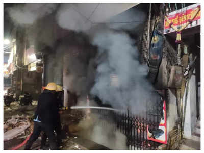Pune Firecrackers Fire: पुणेकरांनी बेफाम फटाके फोडले, २३ ठिकाणी आगी लागल्या, प्रचंड नुकसान