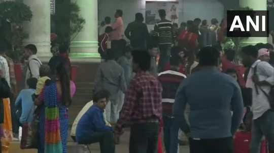 new delhi railway station huge crowd diwali chhath puja video
