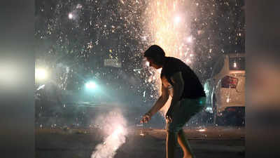 Delhi Pollution: दिल्ली में गूंजता रहा पटाखों का शोर, उड़ता रहा धुआं,  कई लोगों के खिलाफ मुकदमे दर्ज