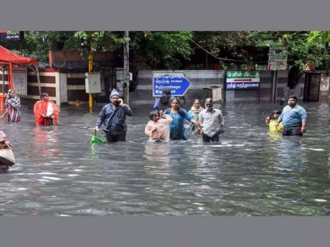 பள்ளிகளுக்கு விடுமுறை