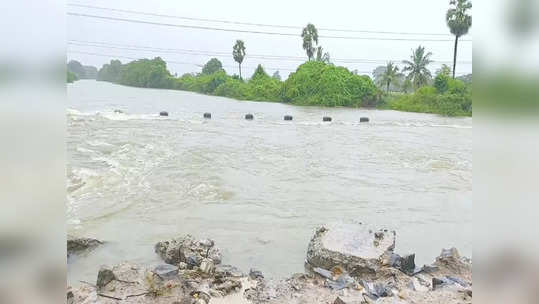 விழுப்புரம்:  வெள்ள நீரில் மூழ்கிய  தரைப்பாலம்...  10 கிராம மக்கள் பாதிப்பு!