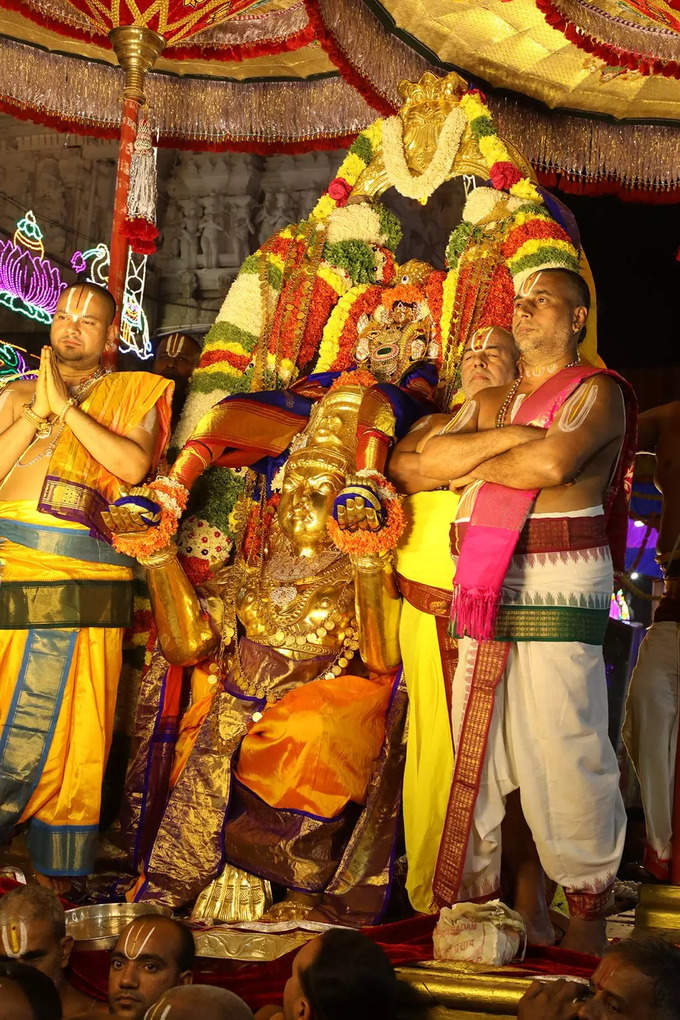 తిరుచానూరులో బ్రహ్మోత్సవాలు.. గరుడ వాహనంపై శ్రీ పద్మావతి అమ్మవారు