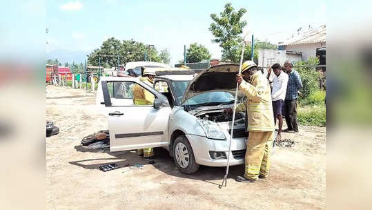 ஆத்தூரில்  காரில் புகுந்த  பாம்பு...   ஓட்டுநர் உட்பட இருவர் அலறியடித்து ஓட்டம்