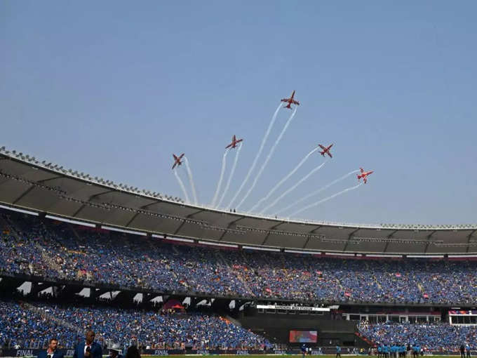 भारतीय वायुसेना ने मैच से पहले किया एयर शो