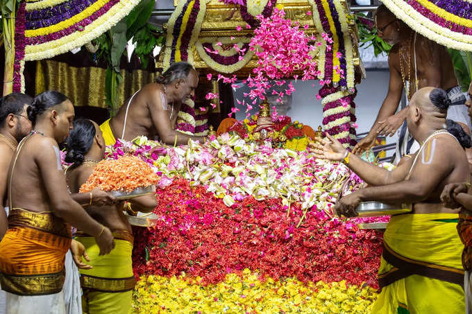 తిరుమల శ్రీవారికి వైభవంగా పుష్పయాగం.. ప్రత్యేకతలివే