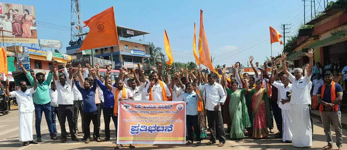 If you have guts exile those who kept cooker bomb says bajrang dal leader Murali Krishna Hasanthadka in a protest rally in Kadaba in Dakshina Kannada