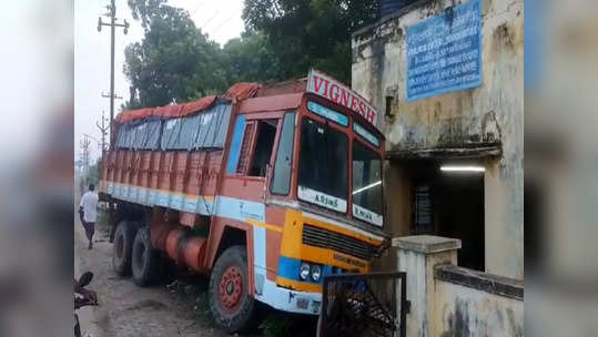 ரஷ்யாவிலிருந்து வந்த கூடன்குளம் அணு உலை தளவாட பொருட்கள்! விபத்தில் சிக்கிய லாரி!