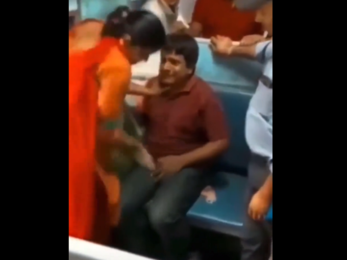 इंडियन रेलवे की ट्रेन का है वीडियो