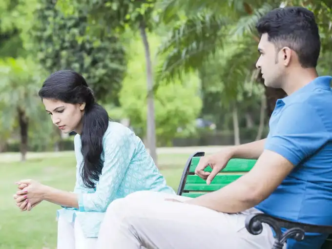 तीसरे की मदद लें