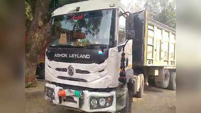 मिर्जापुर: शादी से लौट रहे थे कार सवार, ट्रेलर से भीषण टक्कर में चार की मौत और तीन हुए घायल, ड्राइवर गिरफ्तार