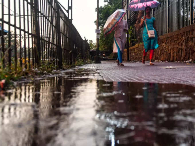 ​मुंबई में बार‍िश