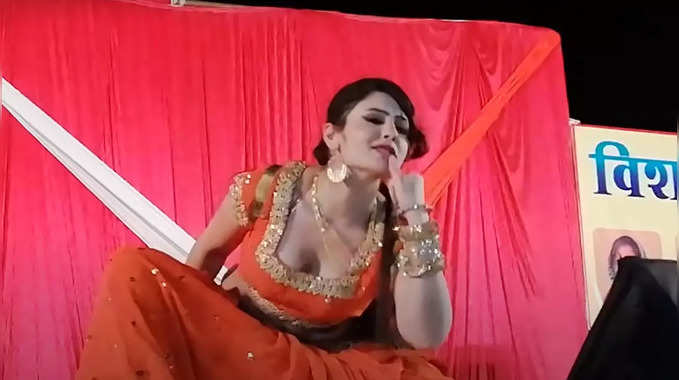 Gori Nagori Best Dance: चित्तौड़गढ़ के बोहेड़ा में गोरी नागोरी ने मचाया तहलका, ऐसी आंख मारी क‍ि पूरा गांव घायल 