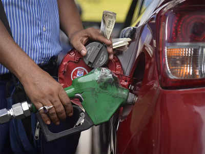 Petrol Rate Today: कारच्या टाकीत भरलेले पेट्रोल खराब होते का, किती दिवसात? जाणून घ्या अन् सावध राहा