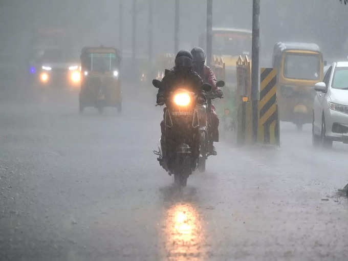 दिल्ली : छाए रहेंगे बादल, हल्की बारिश का अनुमान