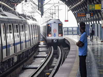 जान पर भारी पड़ी लापरवाही, मेट्रो ट्रैक पार कर रहे युवक की टेन की चपेट में आने से मौत