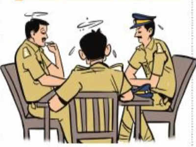 मुंबईत पोलीस ठाण्यातच ओली पार्टी; व्हिडिओ व्हायरल, चार पोलिसांवर कारवाई