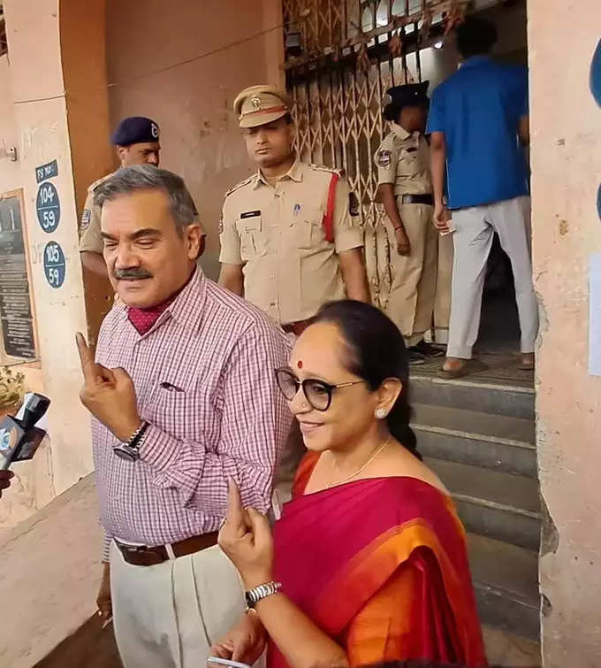 वोट देने के बाद क्या बोले तेलंगाना के डीजीपी अंजनी कुमार
