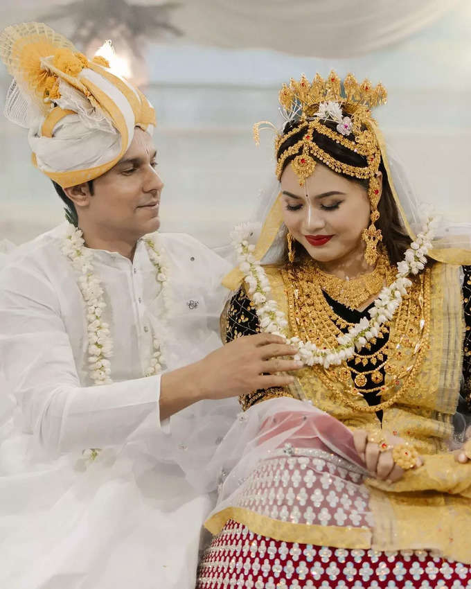 मणिपुरी स्टाइल में शादी