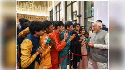PM Modi in Dubai:  ഭാരത് മാതാ കീ ജയ്, വന്ദേമാതരം; ദുബായിലെത്തിയ മോദിക്ക് മുദ്രാവാക്യം വിളിയോടെ വരവേൽപ് നൽകി പ്രവാസി